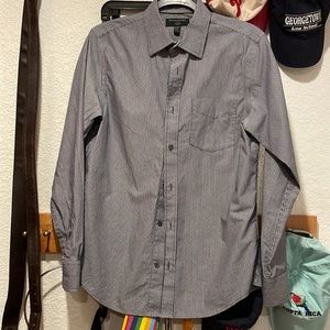 Banana Republic Men’s non iron slim fit button down. Size S